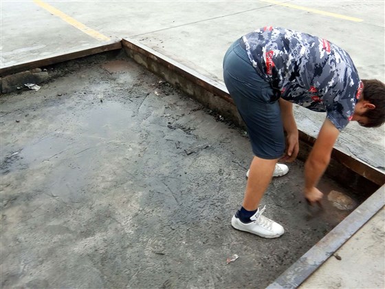 深圳飛機(jī)場(chǎng)順豐物流快遞，兩臺(tái)電子地塝做線性校準(zhǔn)